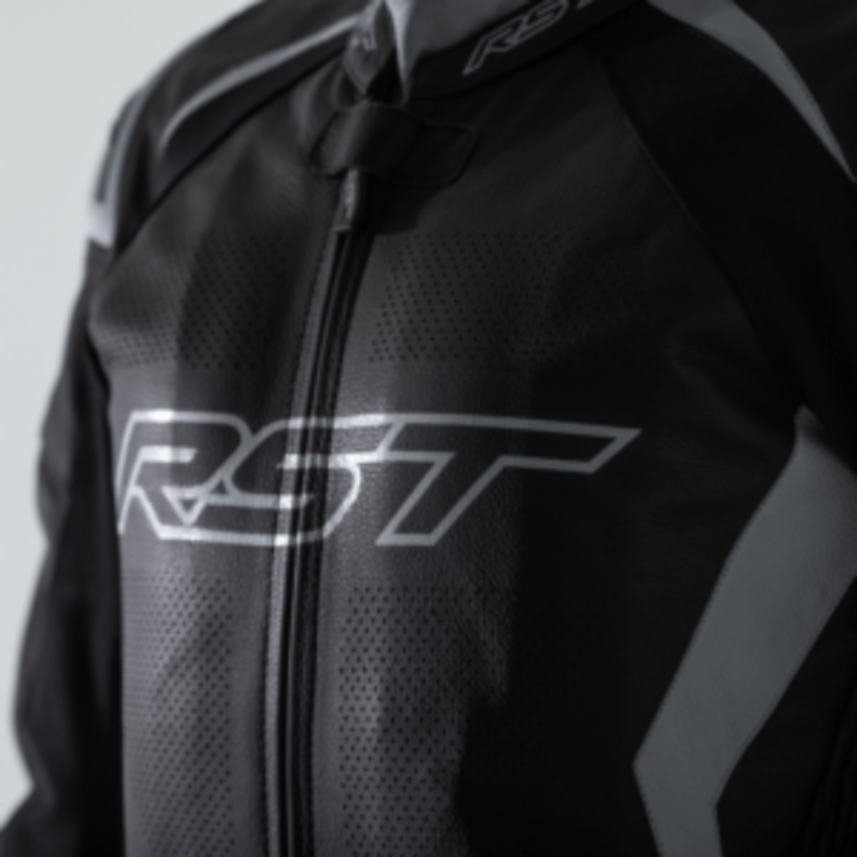 combinaison-rst-cuirpodiumairbag-zoompoitrine-blanc-15072024