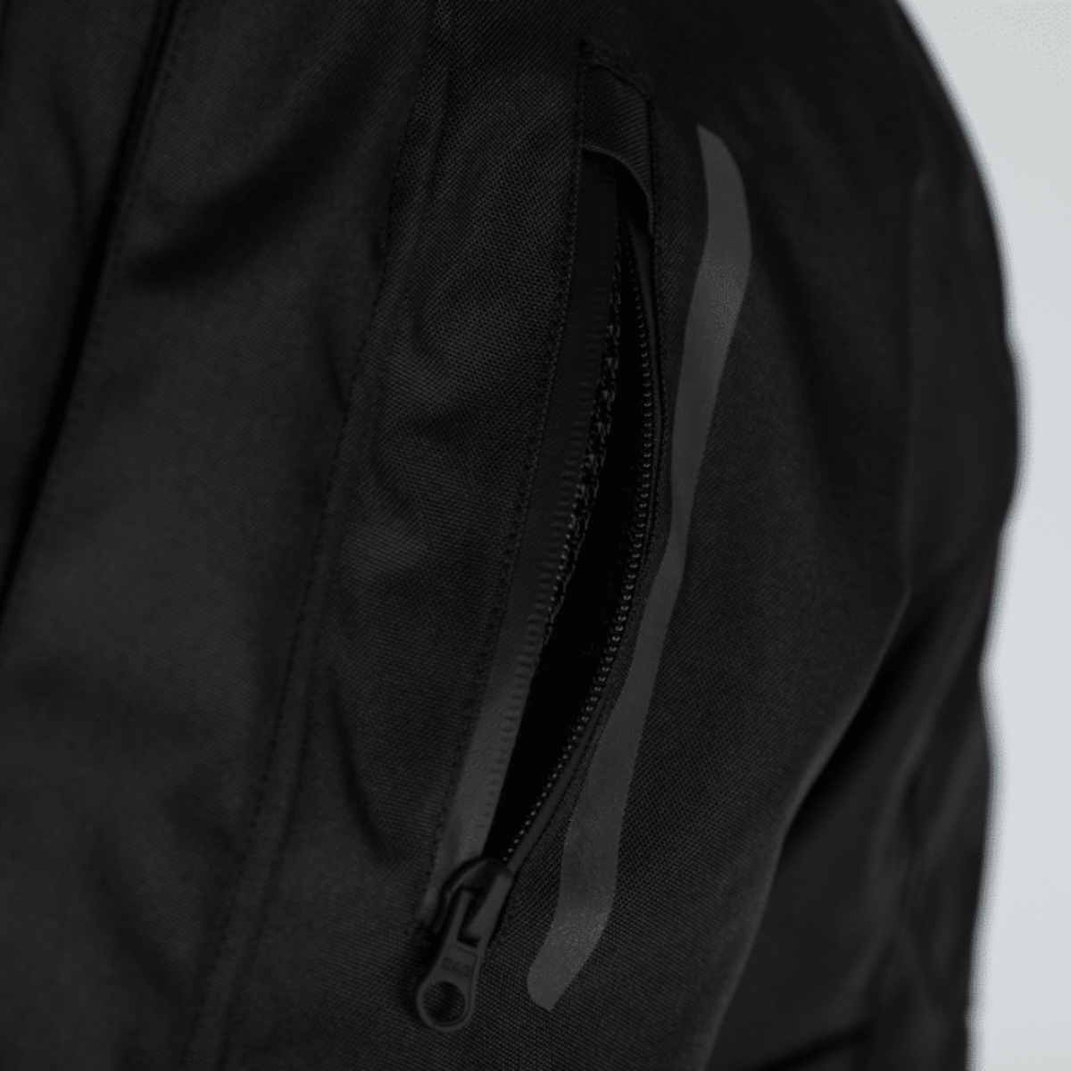 veste-rst-textileaxiomairbag-zoombras-noir-15072024