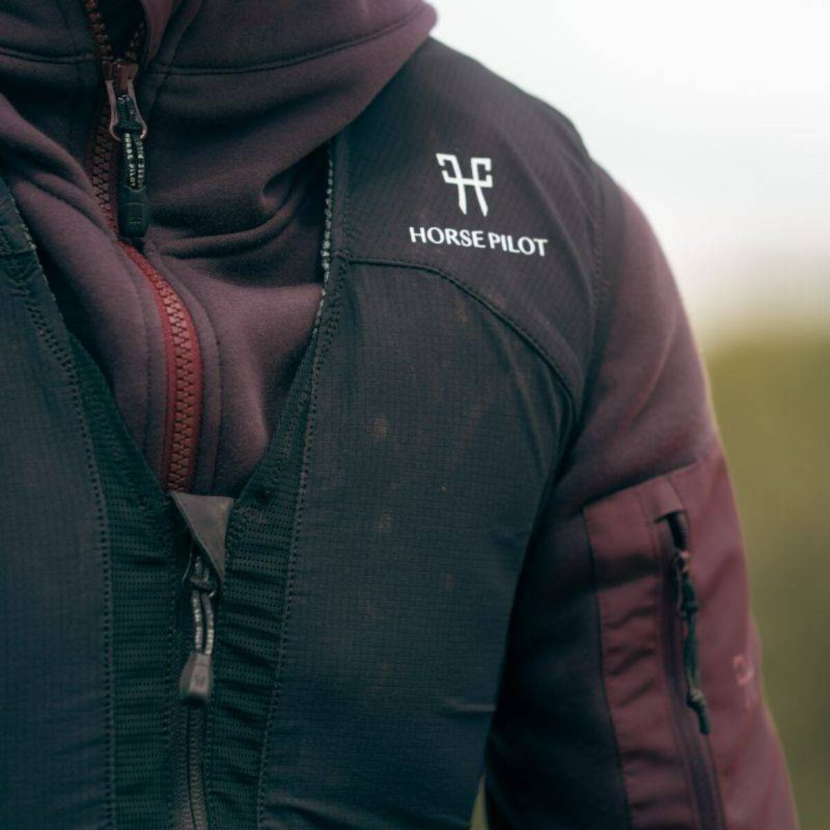 gilet-horsepilot-etwistair-lifestyle-zoom-04102024-1
